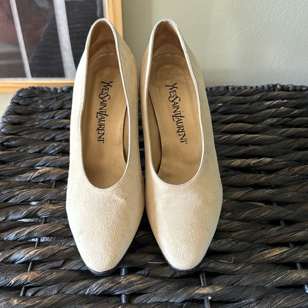 Yves Saint Laurent Vintage Suede Pumps
